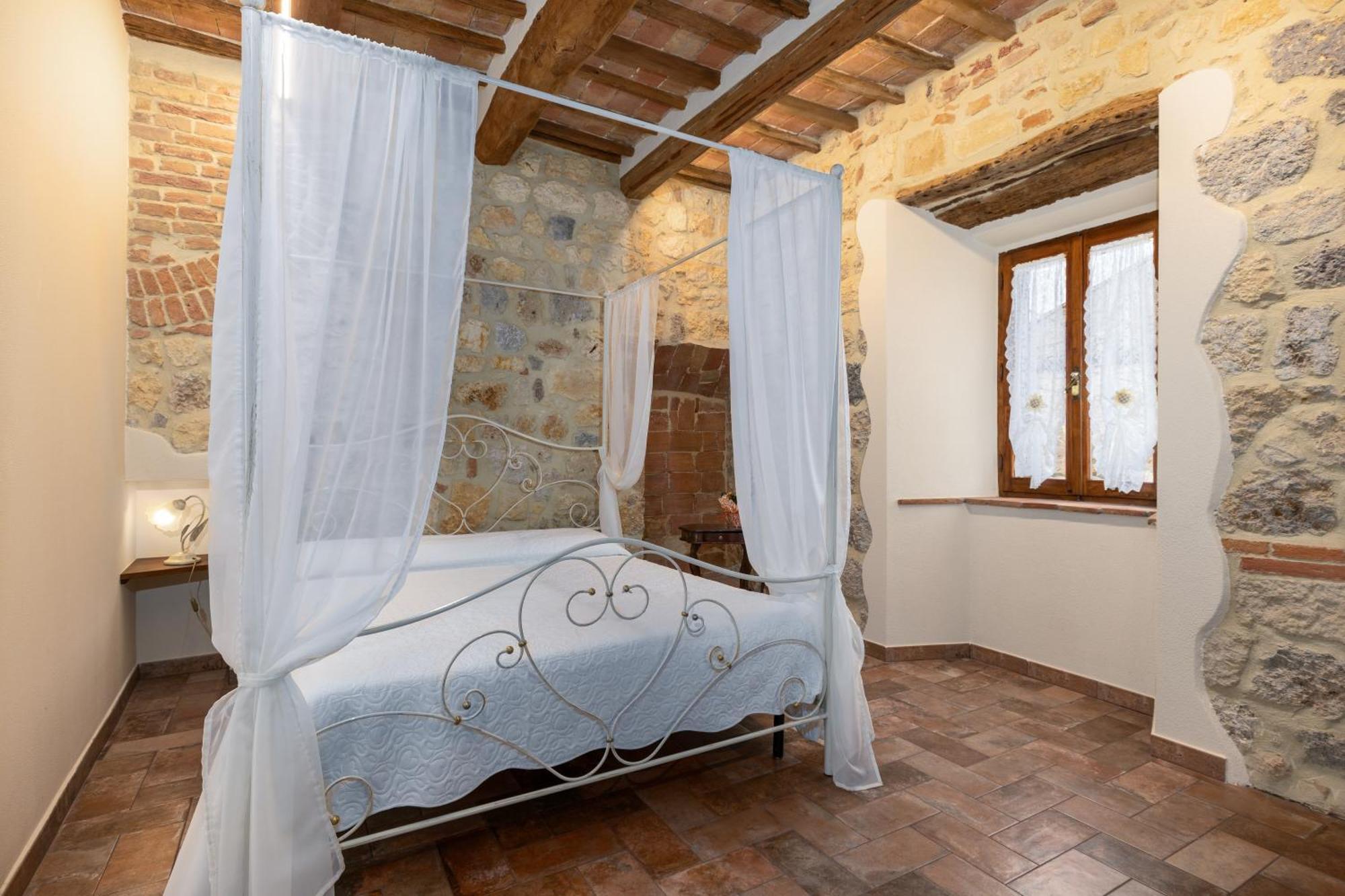 Hotel Sognare Nel Castello Monteriggioni Exterior foto